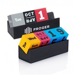 Cubes Perpetual Desk Calendar